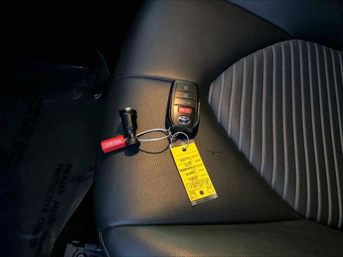 Used 2024 Toyota Highlander XSE FWD image 14