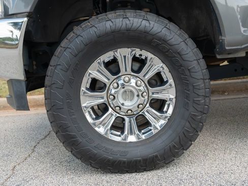 Used 2019 Ford F250 XLT w/ XLT Premium Package AWD/4WD image 2