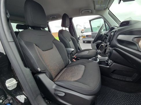 Used 2023 Jeep Renegade Latitude AWD/4WD image 23