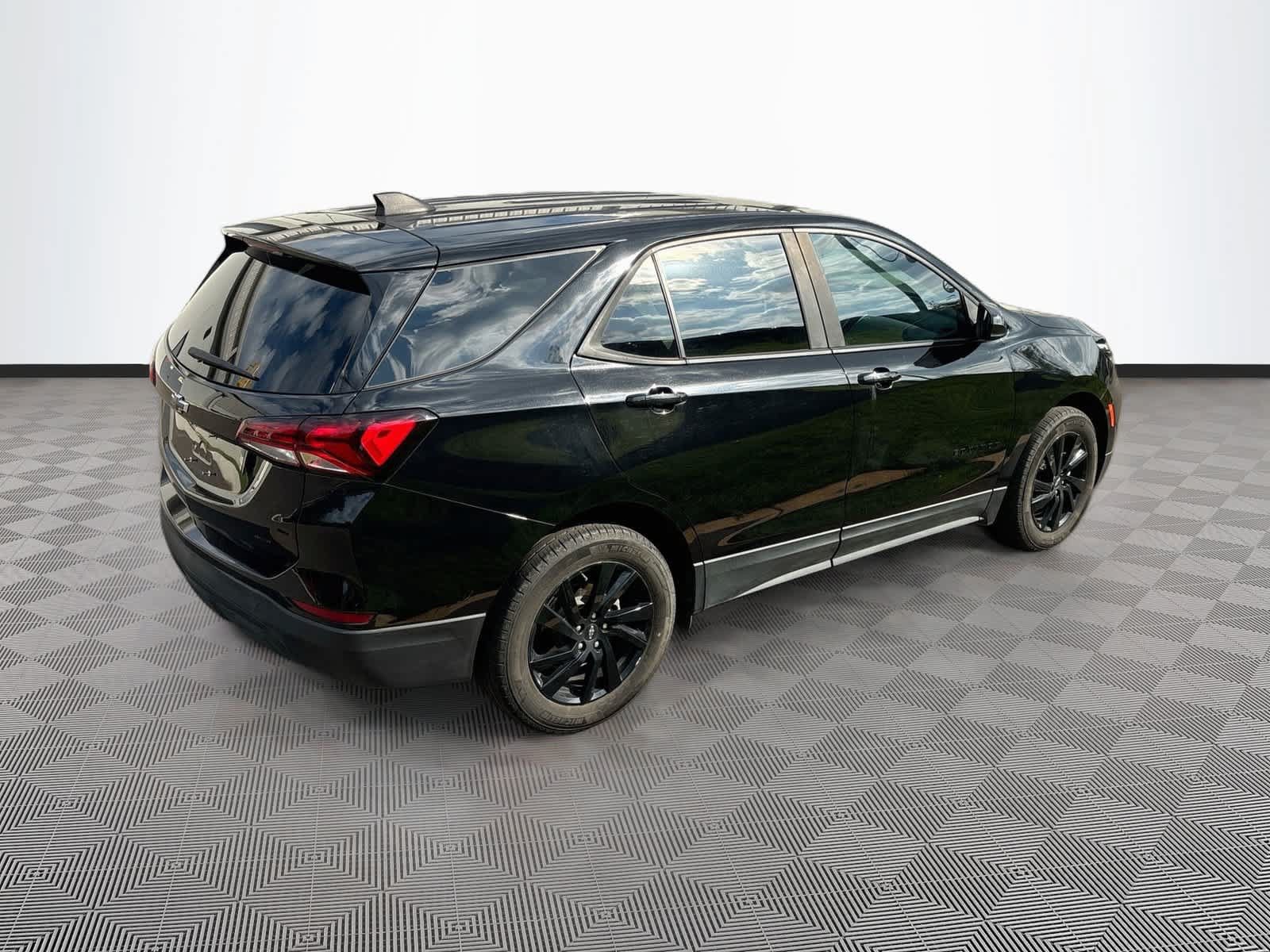 Used 2024 Chevrolet Equinox LS w/ LS Convenience Package AWD/4WD image 5