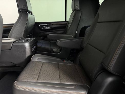 Used 2024 Chevrolet Suburban High Country w/ Premium Package 2 RWD image 29
