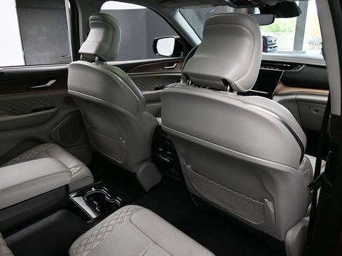 Used 2023 Jeep Grand Cherokee L Summit w/ Luxury Tech Group V image 52