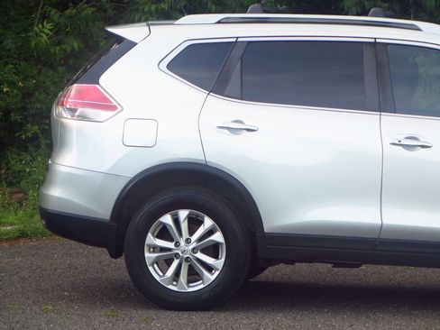 Used 2016 Nissan Rogue SV w/ SV Premium Package AWD/4WD image 29