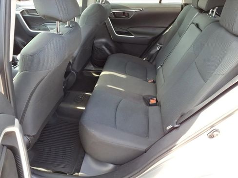 Used 2021 Toyota RAV4 LE image 10