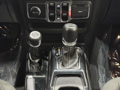 Used 2019 Jeep Wrangler Unlimited Sahara image 36