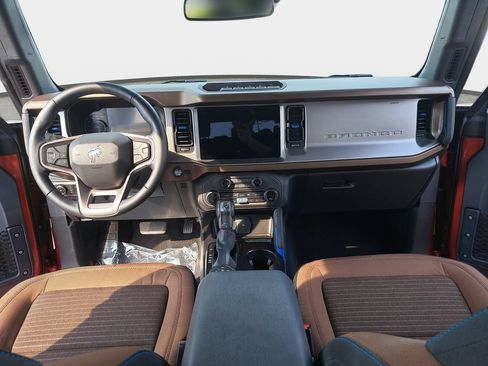 Used 2023 Ford Bronco Outer Banks w/ Sasquatch Package AWD/4WD image 9