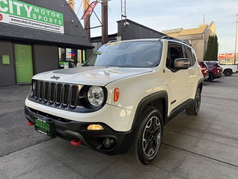 Used 2017 Jeep Renegade Trailhawk w/ Premium Trailhawk Package image 1