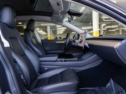 Used 2023 Tesla Model Y Long Range AWD/4WD image 26
