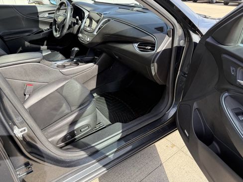 Used 2016 Chevrolet Malibu LT w/ Leather Package image 10