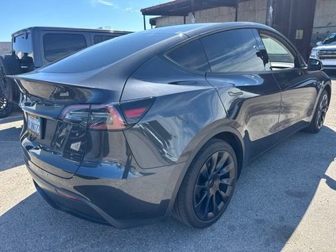 Used 2024 Tesla Model Y Long Range RWD image 5
