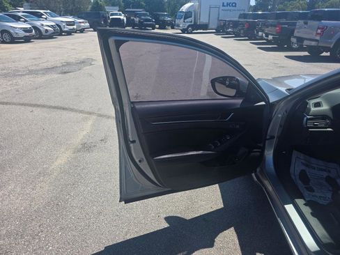 Used 2018 Honda Accord EX-L image 6