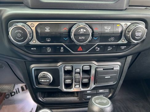 Used 2020 Jeep Wrangler Unlimited Sport image 18