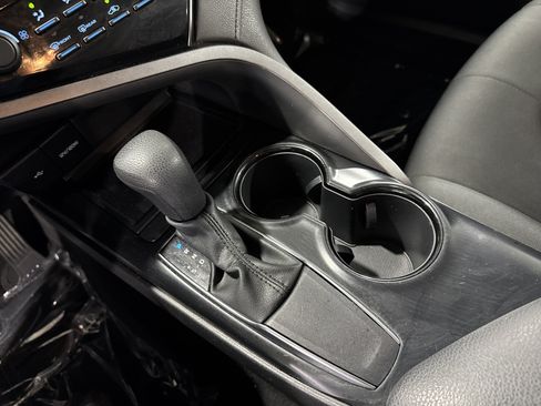 Used 2020 Toyota Camry LE FWD image 28