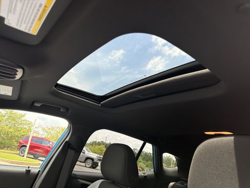 New 2026 Chevrolet Trax RS w/ Sunroof Package FWD image 31