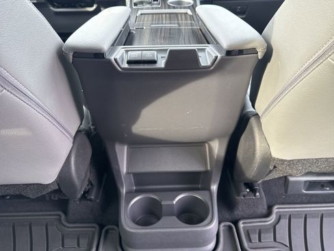 Used 2023 Toyota Sienna Limited image 25