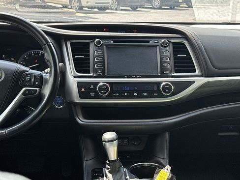 Used 2017 Toyota Highlander Limited Platinum AWD/4WD image 23