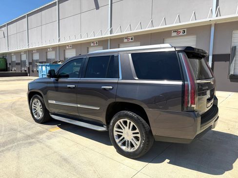 Used 2016 Cadillac Escalade 2WD image 5