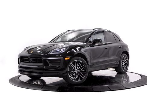 Certified 2026 Porsche Macan AWD/4WD image 1