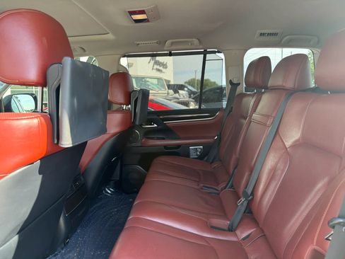Used 2017 Lexus LX 570 4WD w/ Luxury Package image 8