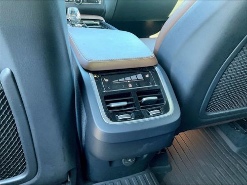 Used 2024 Volvo XC90 B6 Ultimate w/ Protection Package Premier AWD/4WD image 10