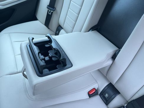 Used 2021 BMW 330i Sedan w/ Premium Package image 32