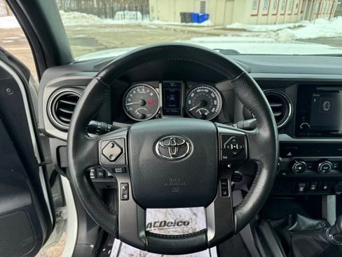Used 2019 Toyota Tacoma TRD Sport image 18