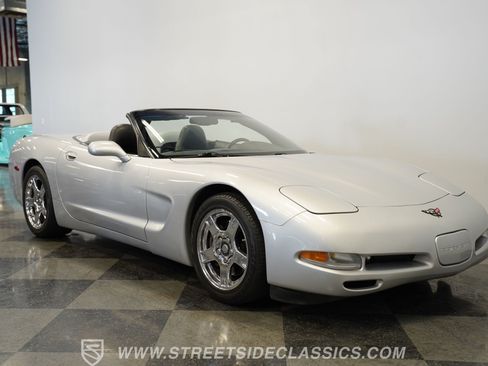 Used 1998 Chevrolet Corvette Convertible w/ Performance Handling Pkg RWD image 17
