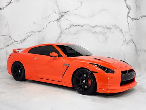 Used 2010 Nissan GT-R Premium image 10