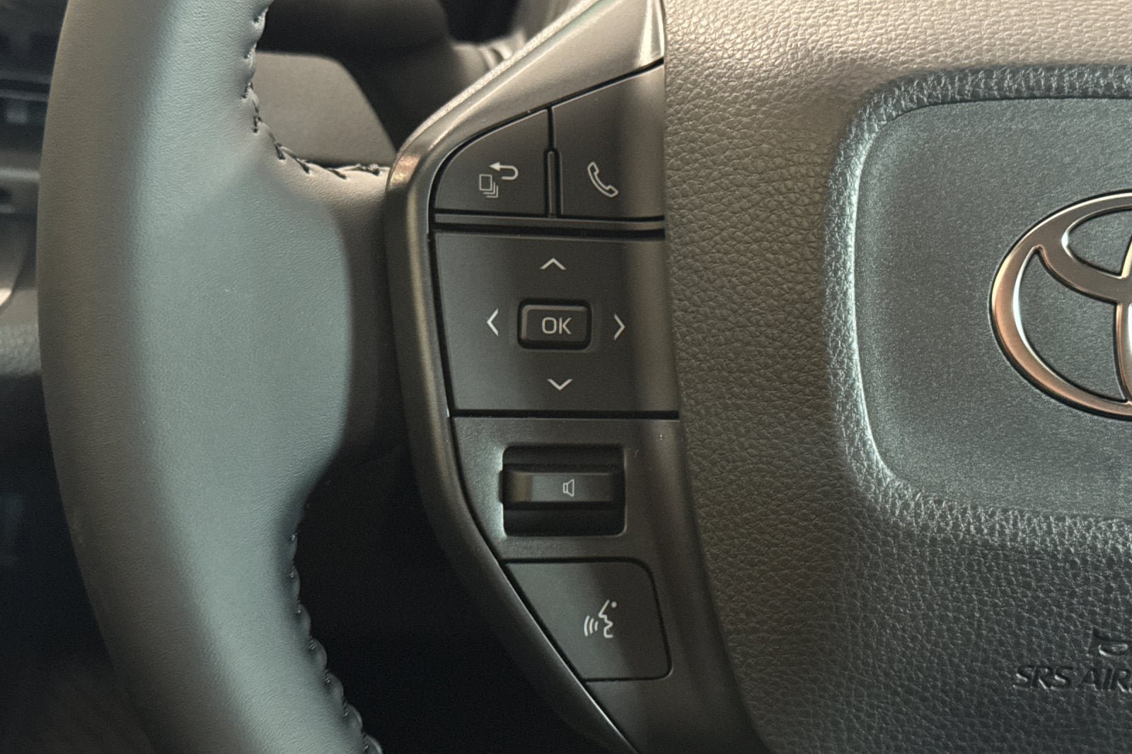 New 2027 Toyota Prius LE FWD image 26