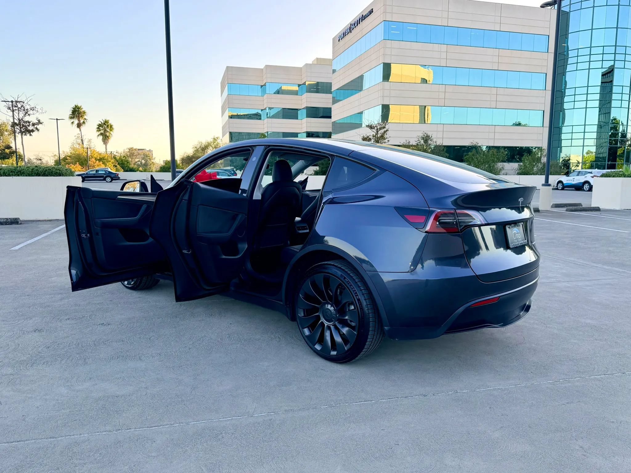 Used 2025 Tesla Model Y Long Range AWD/4WD image 37