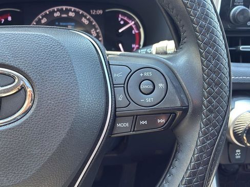 Used 2019 Toyota RAV4 Limited FWD image 36