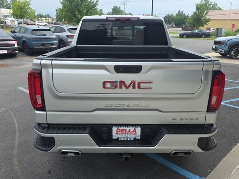 Used 2022 GMC Sierra 1500 Denali w/ Technology Package AWD/4WD image 10