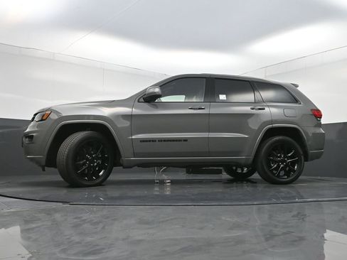 Used 2022 Jeep Grand Cherokee Laredo X RWD image 27