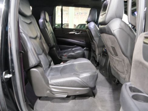 Used 2017 Cadillac Escalade ESV Platinum image 27
