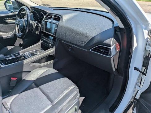 Used 2018 Jaguar F-PACE Premium AWD/4WD image 15