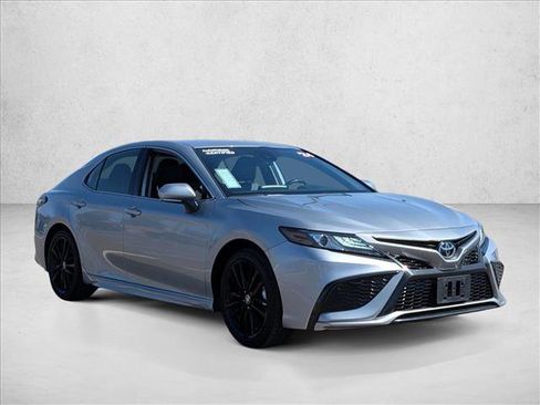 Used 2024 Toyota Camry XSE FWD image 3
