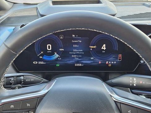 New 2025 Chevrolet Equinox EV LT w/ Convenience Package II FWD image 11
