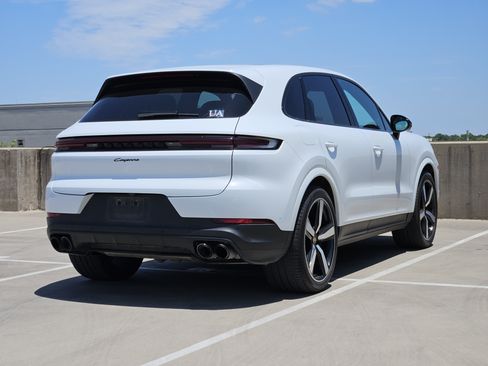 Certified 2024 Porsche Cayenne AWD/4WD image 8