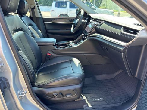 Used 2023 Jeep Grand Cherokee L Limited AWD/4WD image 16