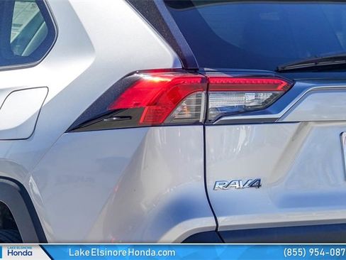 Used 2020 Toyota RAV4 Limited image 12