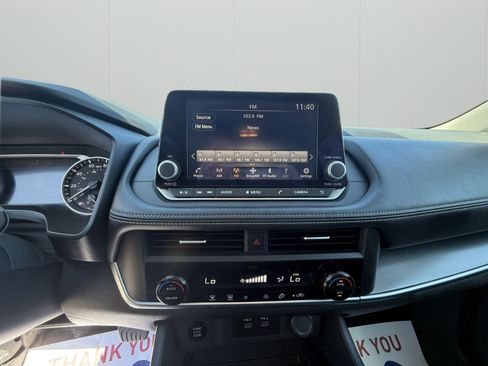 Used 2025 Nissan Rogue SV FWD image 11