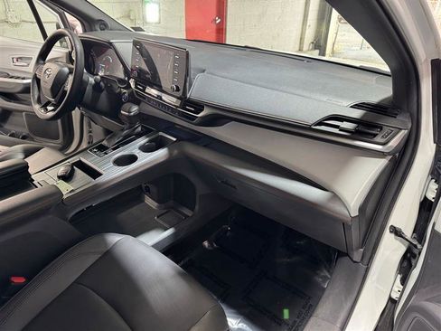 Used 2021 Toyota Sienna XSE w/ XSE Plus Package image 13