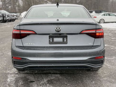Used 2024 Volkswagen Jetta SE image 4