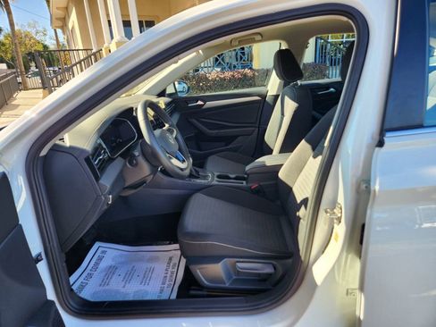 Used 2025 Volkswagen Jetta S image 9