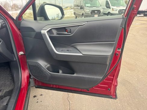 Used 2019 Toyota RAV4 LE w/ Carpet Mat Package image 23