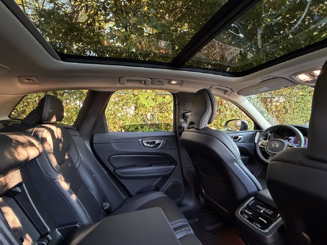 Used 2022 Volvo XC60 B5 Inscription w/ Advanced Package AWD/4WD image 38