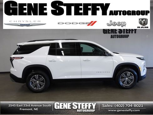 Used 2025 Chevrolet Traverse LT w/ Driver Confidence Package FWD image 1