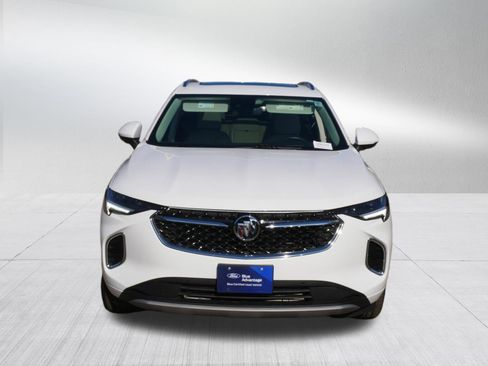 Used 2022 Buick Envision Avenir w/ Technology Package II image 2