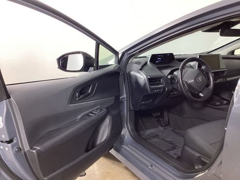 Used 2025 Toyota Prius LE FWD image 9
