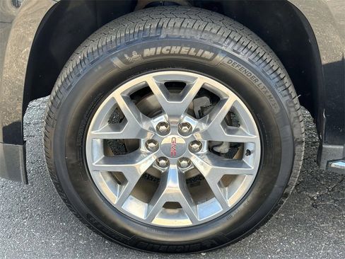 Used 2017 GMC Yukon SLE w/ SLE Value Package image 9